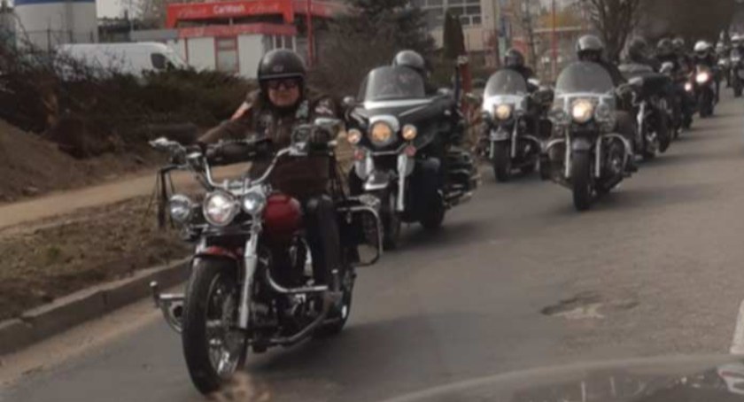 Motocykliści oficjalnie rozpoczęli sezon. Sprzed teatru wystartowała MotoMarzanna 2022