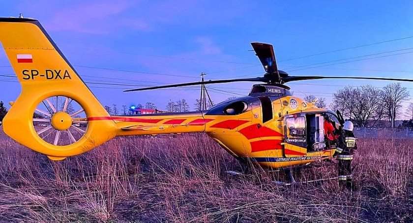 Dwie osoby poszkodowane w wypadku motocykla. Na drogę wybiegł im pies