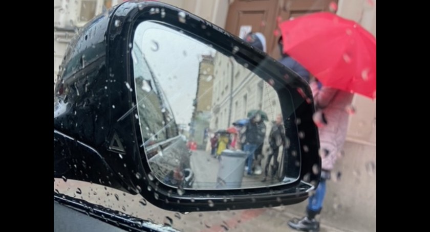 Kolejka po paszport już od godziny 1 nad ranem. 
