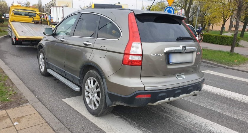 Policja znalazła kierowcę, który na ul. Podmiejskiej porzucił auto na środku jezdni i uciekł