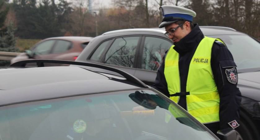 Uwaga kierowcy!  W weekend więcej policji na drogach
