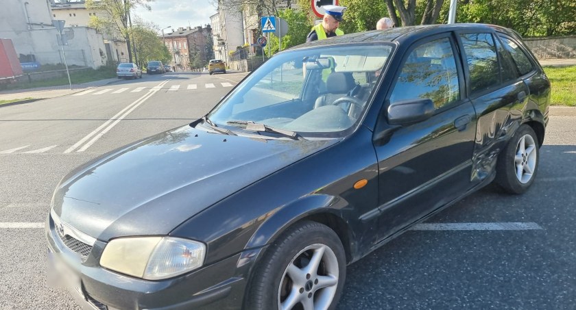 Zderzenie na skrzyżowaniu Warszawskiej i Garncarskiej. 81-latek wymusił pierwszeństwo przejazdu