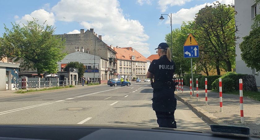 Potrącenie kobiety na ul. 3 Maja. Policja ukarała i pieszą, i kierowcę