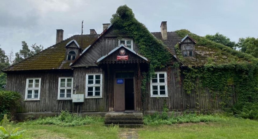 Szkoła jak z bajki.  Pasjonaci chcą ją remontować