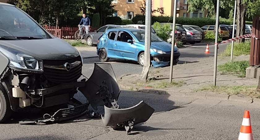 Kolizja na skrzyżowaniu Ostrowskiej i Staszica. Sprawca wymusił pierwszeństwo przejazdu