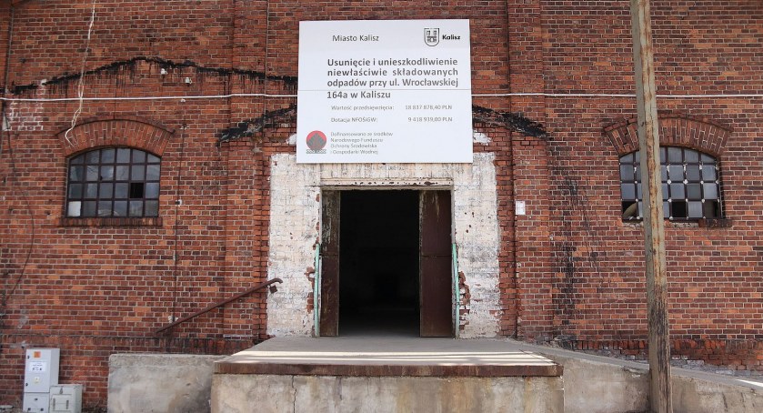 1900 ton niebezpiecznych odpadów. Magazyn został opróżniony i uprzątnięty