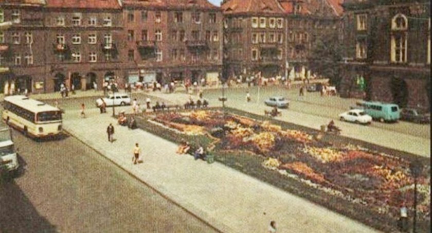 Główny Rynek z klombem czy bez klombu?