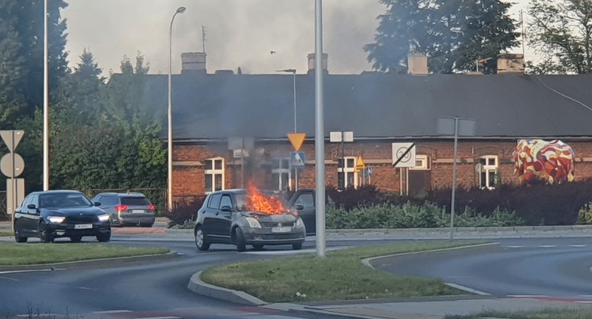 Pożar auta przy Galerii Amber