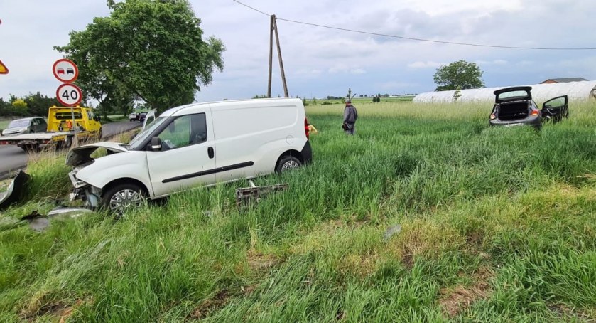 Wypadek na skrzyżowaniu w Borkowie Nowym. Sprawca nie zatrzymał się przed znakiem STOP