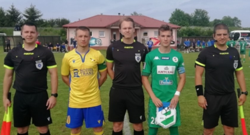 Dwie różne połowy. Porażka KKS w Szydłowie