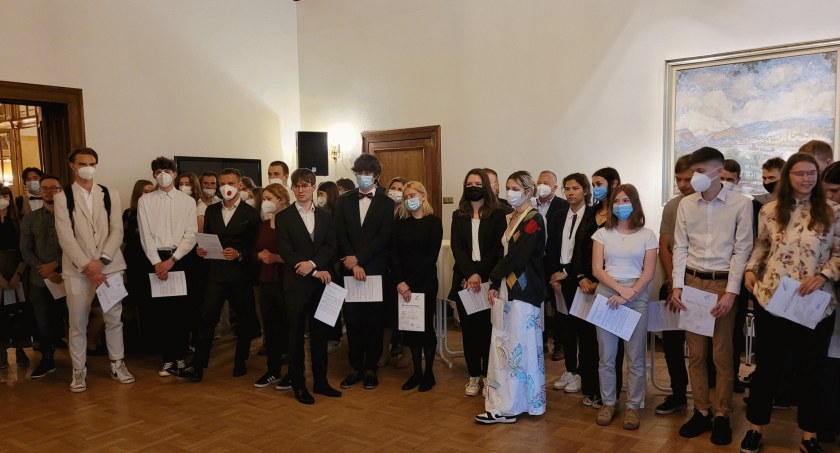 Prestiżowe dyplomy dla kaliskich licealistów