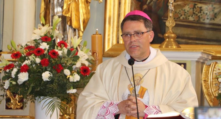 Wprowadzenie relikwii bł. ks. Władysława Bukowińskiego – kościół w Lipem