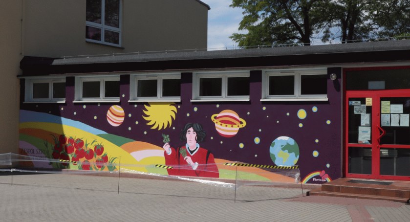 Mural na budynku szkoły w Piotrowie 