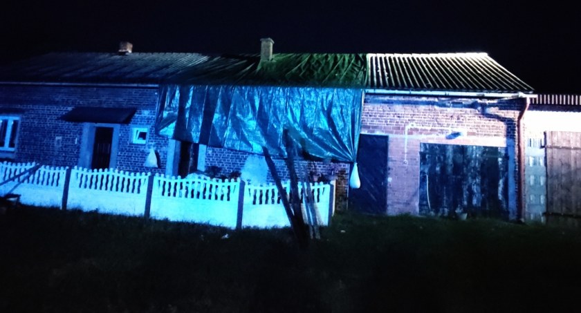 Pożar domu w Mycielinie. Jedna osoba trafiła do szpitala