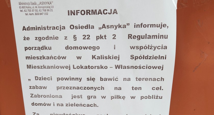 Sąsiedzi nasyłają straż miejską na dzieci grające w piłkę