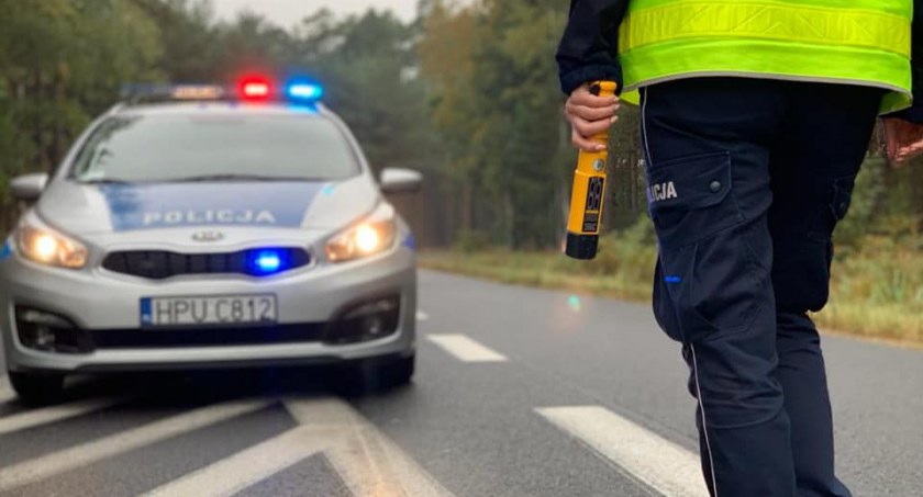 Pawłówek: wsiadła pijana za kierownicę, wjechała w inne auto