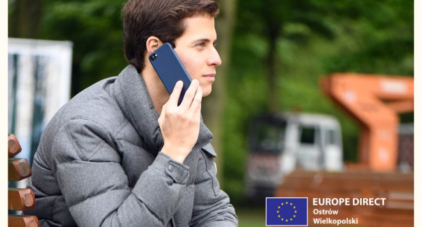 Przepisy dotyczące roamingu dla podróżnych w UE: korzystanie z telefonu za granicą tak jak w kraju 