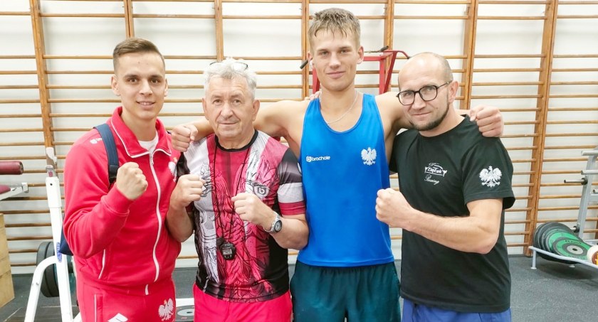 Trener i bokser KS Ziętek Team Kalisz zapracowani w kadrze
