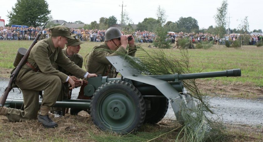 Wielkie patriotyczne widowisko  w Cekowie Kolonii. Dla miłośników historii i nie tylko