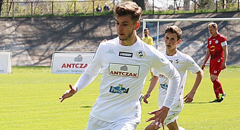 Jakub Zachara wypożyczony do Pogoni 