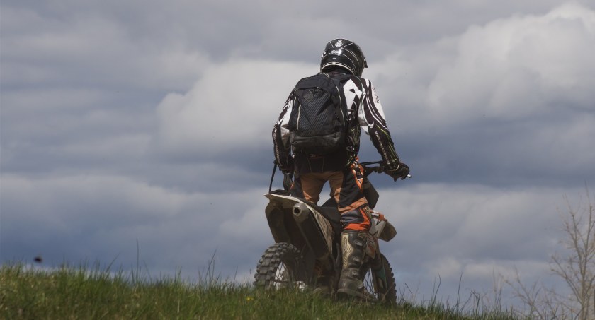 Wypadek motocyklisty w Szałem