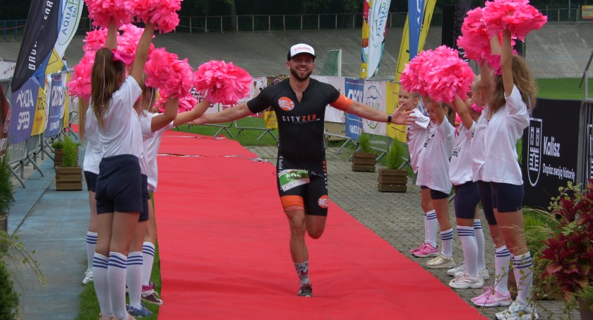 Pływanie, jazda rowerem i bieg – Calisia Triathlon 2022 [ZDJĘCIA]