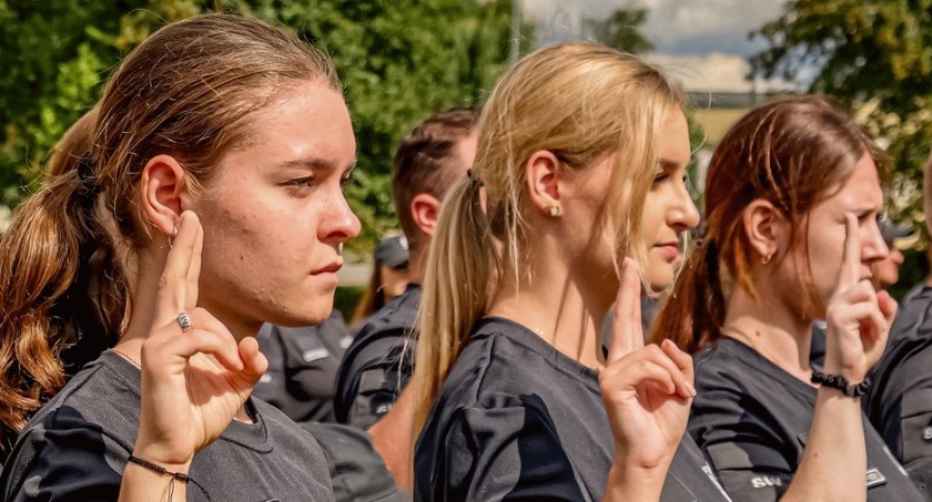 Ślubowanie funkcjonariuszy Służby Więziennej w kaliskim Kampusie Szkoły Wyższej Wymiaru Sprawiedliwości 