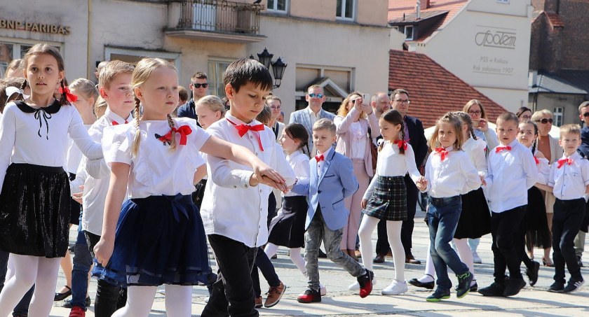 Zatańczą poloneza na stadionie. Czy uda się pobić rekord Polski?