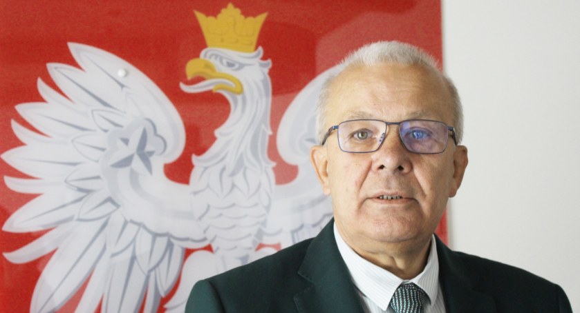 Od pewueszetu do uniwersytetu