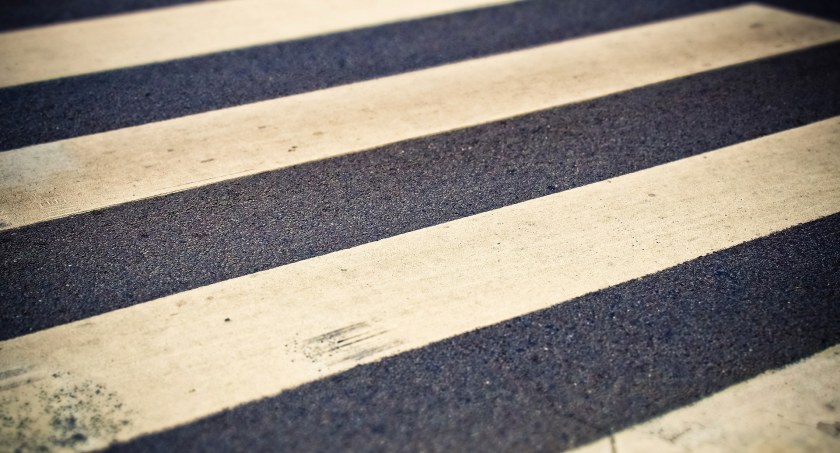 „Zarobiła” 15 punktów za omijanie pojazdu przed przejściem dla pieszych 