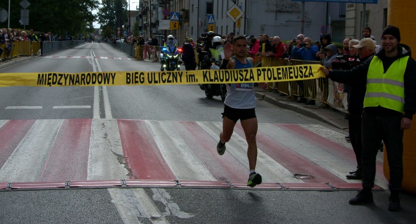 Biegali ulicami Kalisza - bieg Ptolemeusza 2022 [ZDJĘCIA]