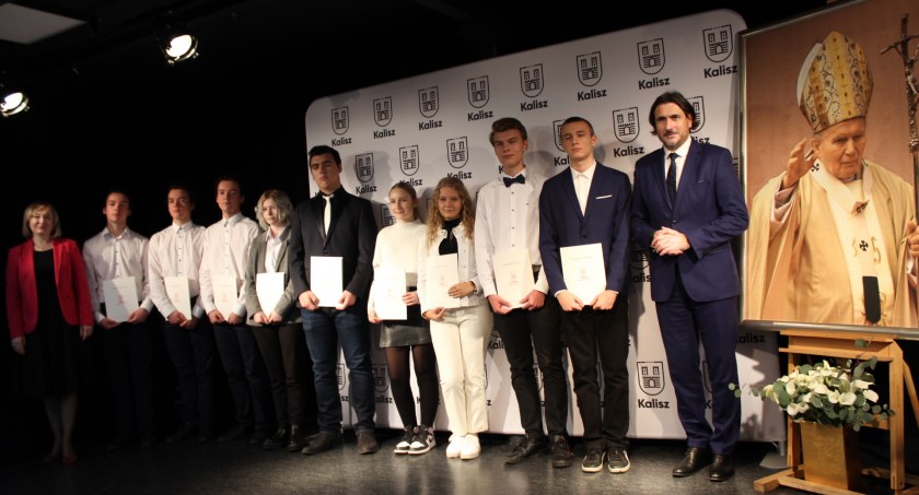 Stypendia Jana Pawła II rozdane. Lista stypendystów 