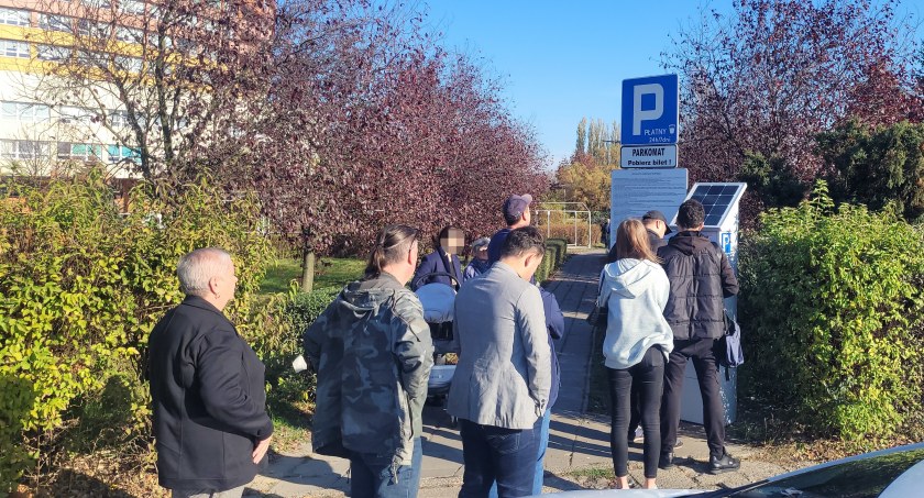 Parking szpitalny ma nowe zasady. Podpowiadamy jak uniknąć długiej kolejki