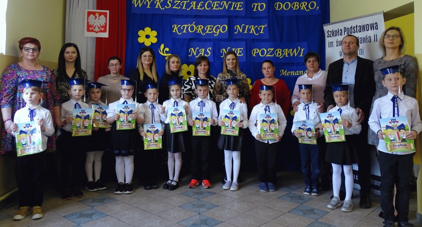Ślubowanie i pasowanie pierwszoklasistów w Moskurni