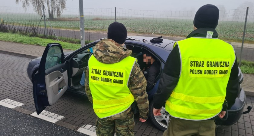 Nielegalni migranci zatrzymani przez kaliskich pograniczników. Jechali na polsko-niemiecką granicę, wiózł ich Ukrainiec