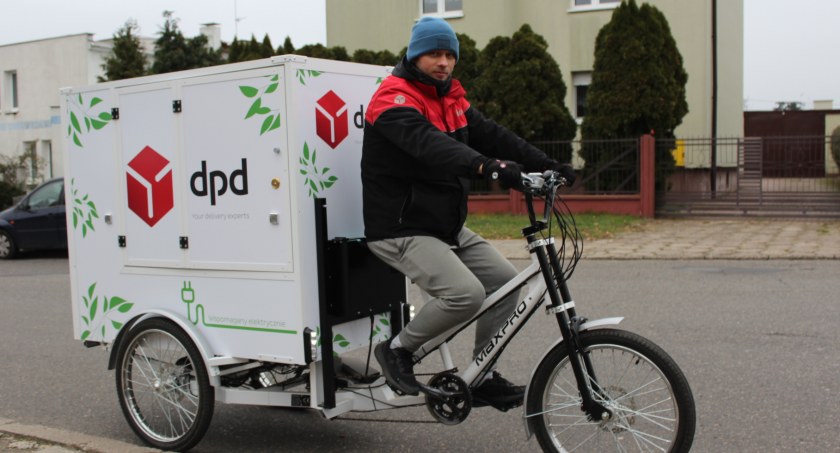 Kurier DPD z rikszą