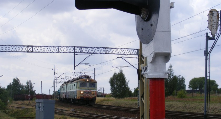 Utrudnienia na przejeździe kolejowym w ciągu ulicy Ks. Jolanty