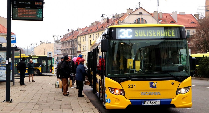 Jak będą kursowały autobusy w okresie świątecznym