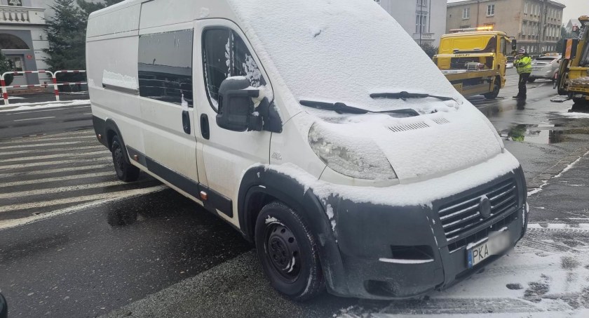 Bus bez kierowcy zablokował ruch na ul. 3 Maja