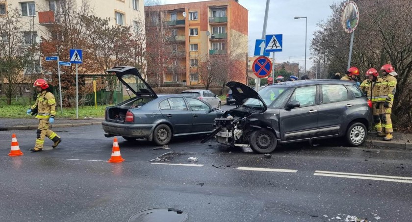 Wymusił pierwszeństwo 