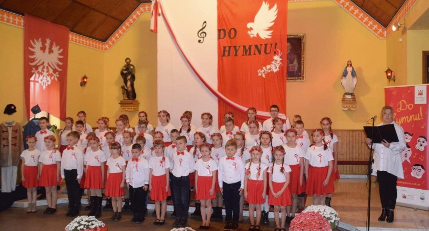 Uczniowie ze szkoły w Zakrzynie wyśpiewali I miejsce w Wielkopolsce – konkurs „Do Hymnu”