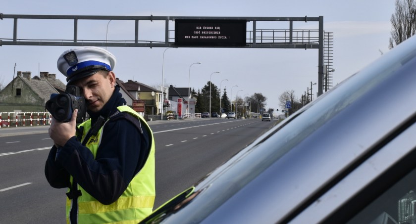 118 km/h w obszarze zabudowanym. Kierująca toyotą straciła prawo jazdy i zapłaciła spory mandat
