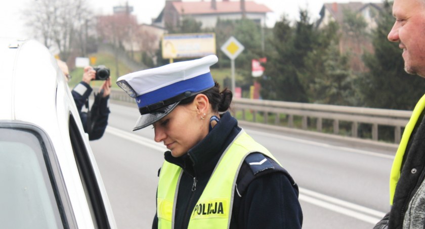 Policjanci otrzymali nowy wzór legitymacji 