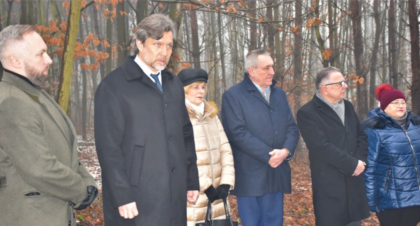 Cześć i chwała 56 żołnierzom AK rozstrzelanym w lesie w Skarszewie