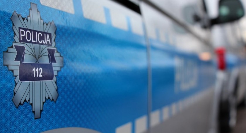 Kierowca busa potrącił pieszą i odjechał. Szuka go policja