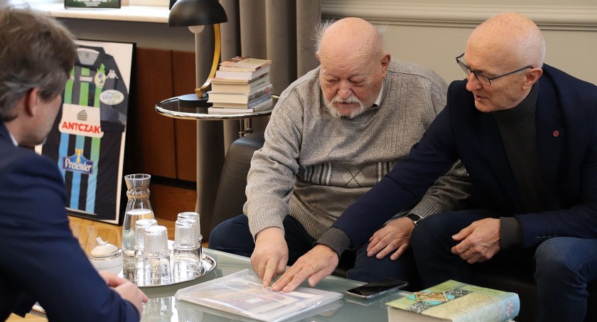 Przedstawiciel La Louviere z sentymentalną wizytą w ratuszu