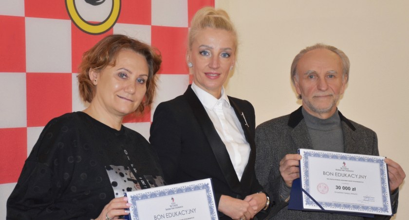 Bony edukacyjne na opłacenie czesnego za trzy lata studiów – gratka dla absolwentów szkół średnich z Liskowa i Opatówka
