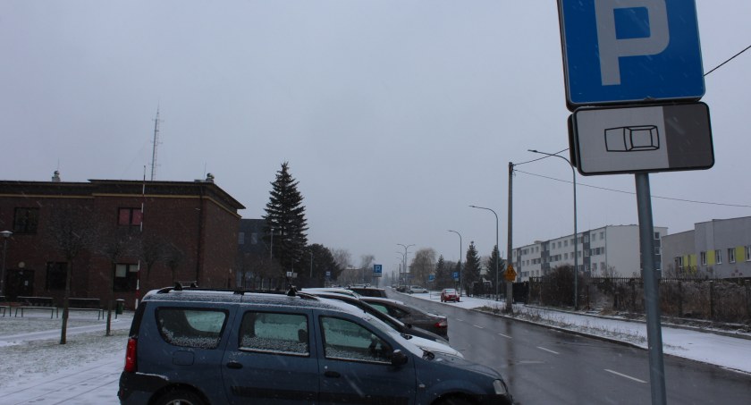 Dlaczego ubywa miejsc parkingowych?