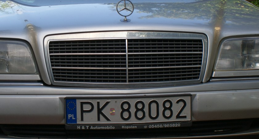 Tablice rejestracyjne pod specjalnym nadzorem policji  – za „kombinacje” grzywna a nawet do pięciu lat więzienia