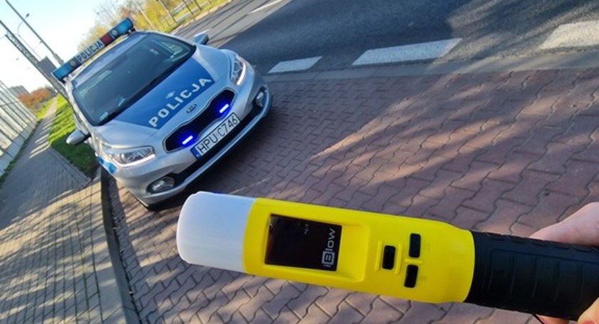 Doprowadził do kolizji na osiedlowym parkingu. Miał prawie 3 promile alkoholu w organizmie!